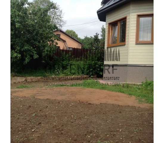 Укладка рулонного газона в деревне Слепушкино - фото - 2